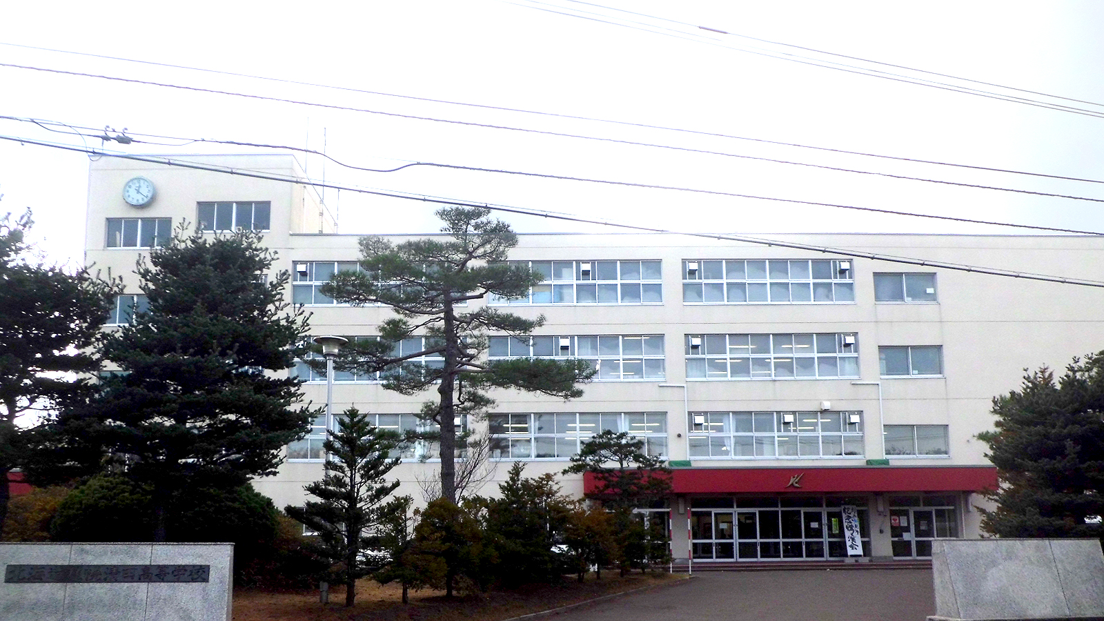 札幌清田高校の校舎正面