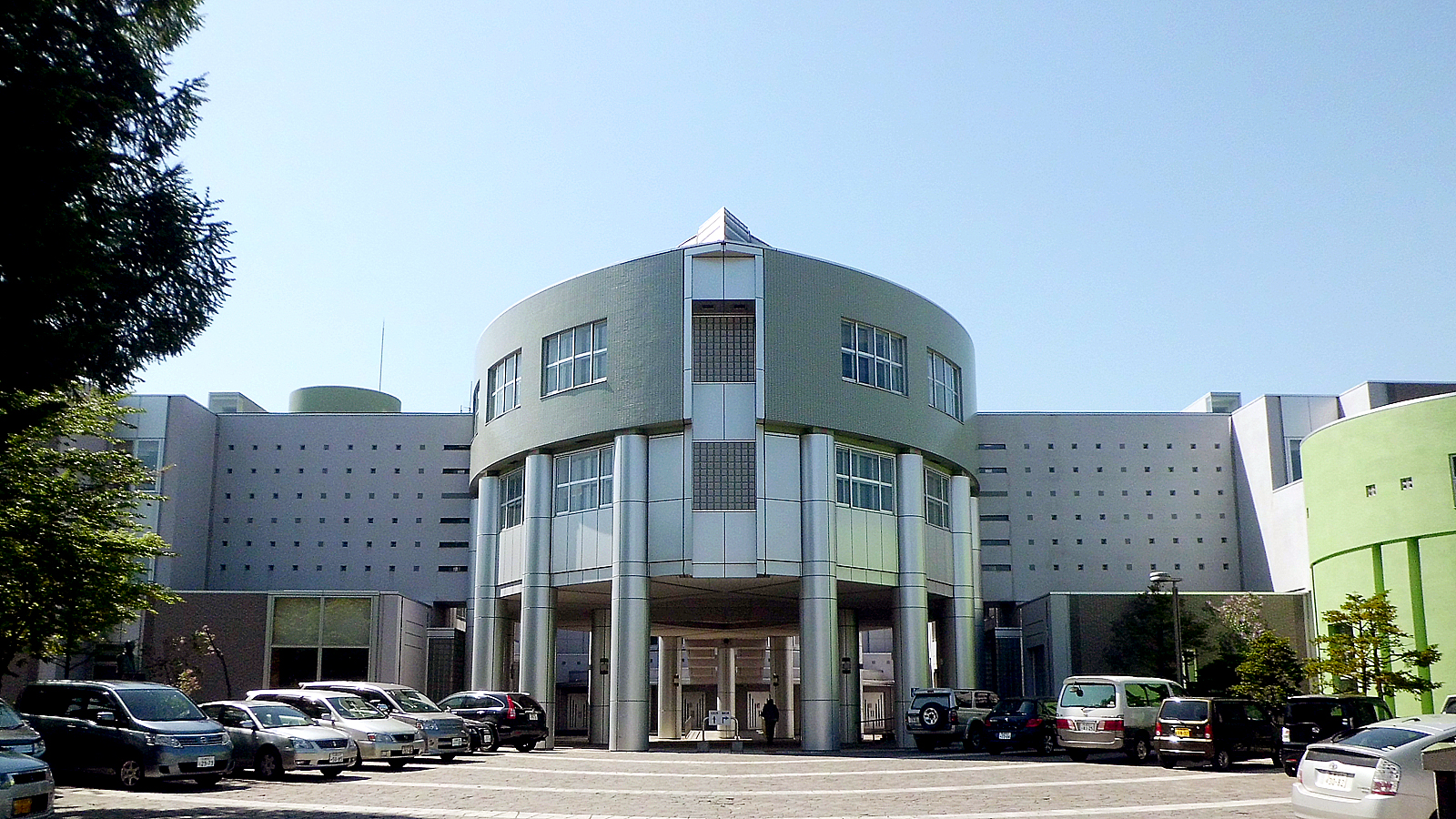 札幌南高校の校舎正面