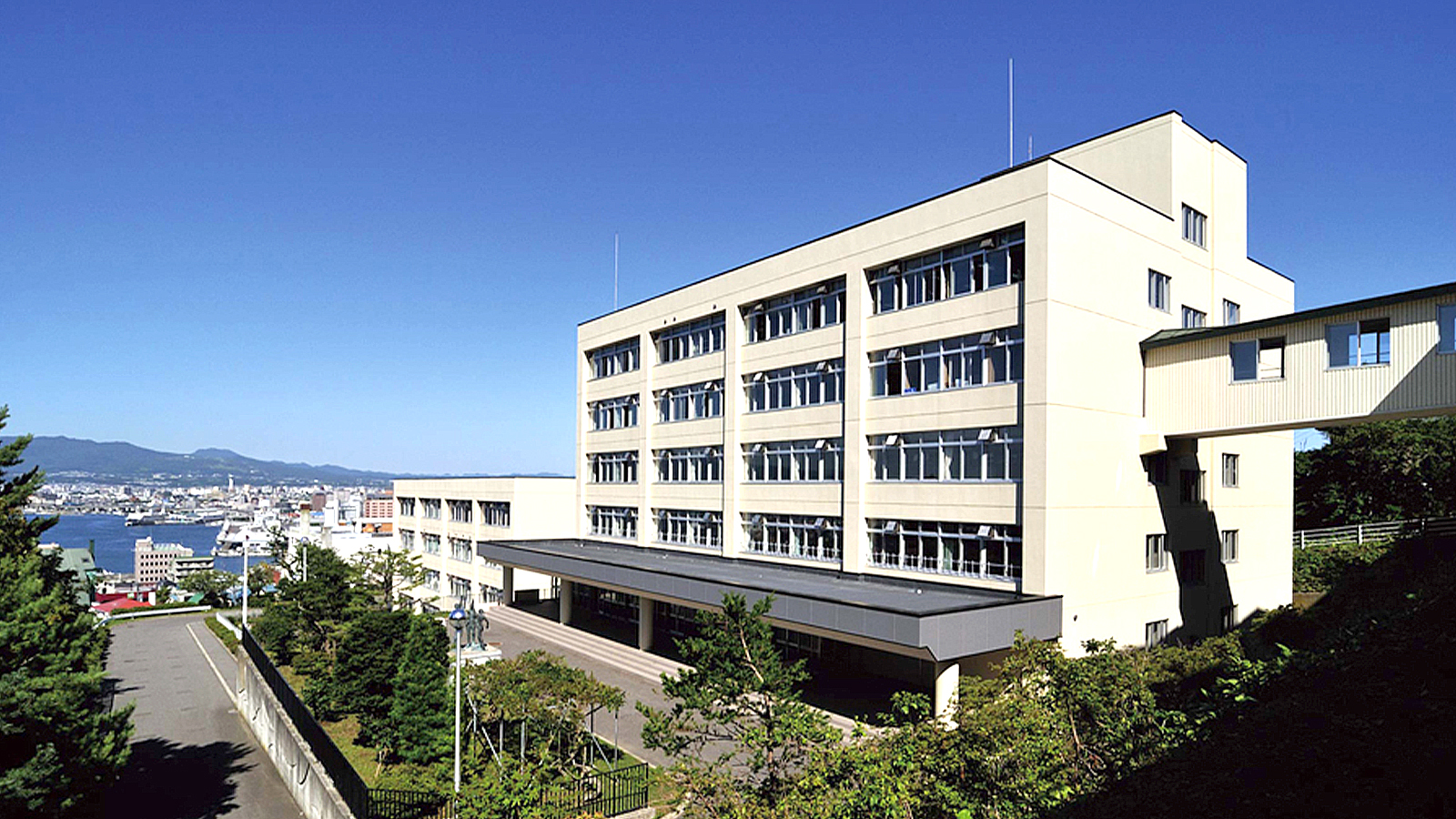 函館西高校の校舎